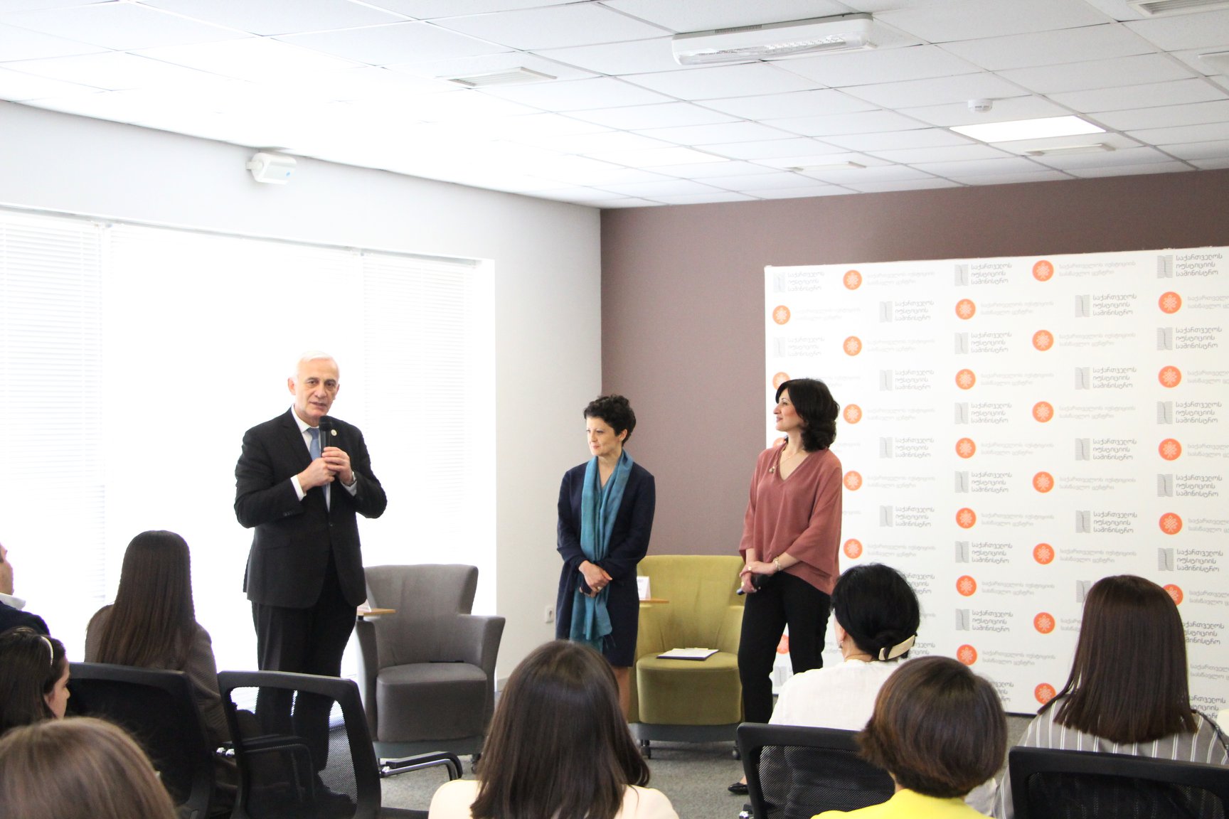 საჯარო მოხელეებისათვის სახელმწიფო ენაში ტესტირება ჩატარდა.