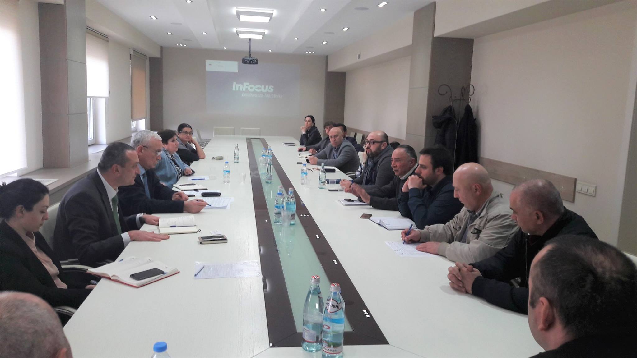 სარეკლამო ბანერებზე ქართულენოვანი წარწერების განთავსებასთან დაკავშირებით ბიზნესასო ... 