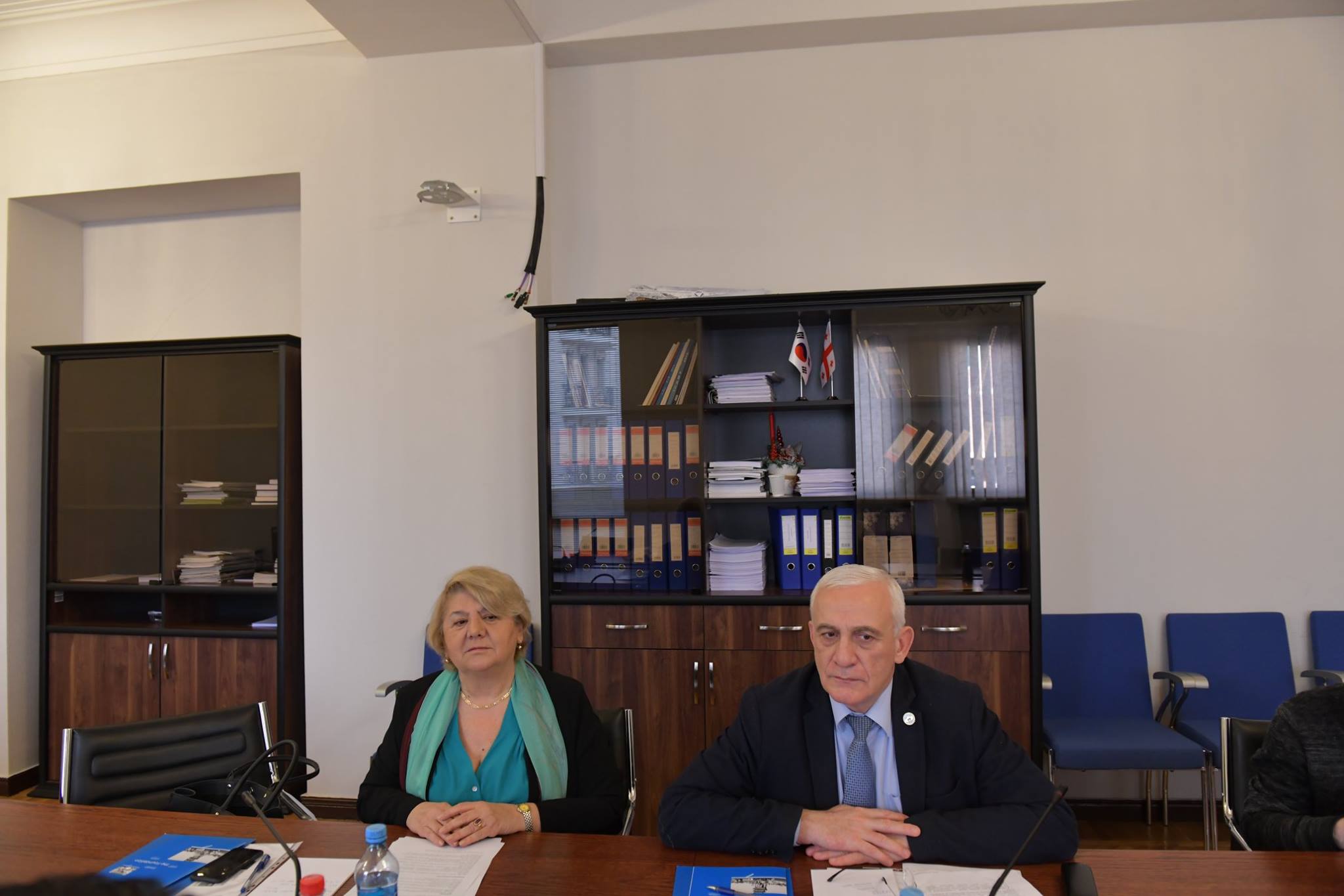 გიორგი ალიბეგაშვილი ინალკოს პრეზიდენტის კაბინეტის დირექტორს, შარიფ ალამი შაუფის შე ... 