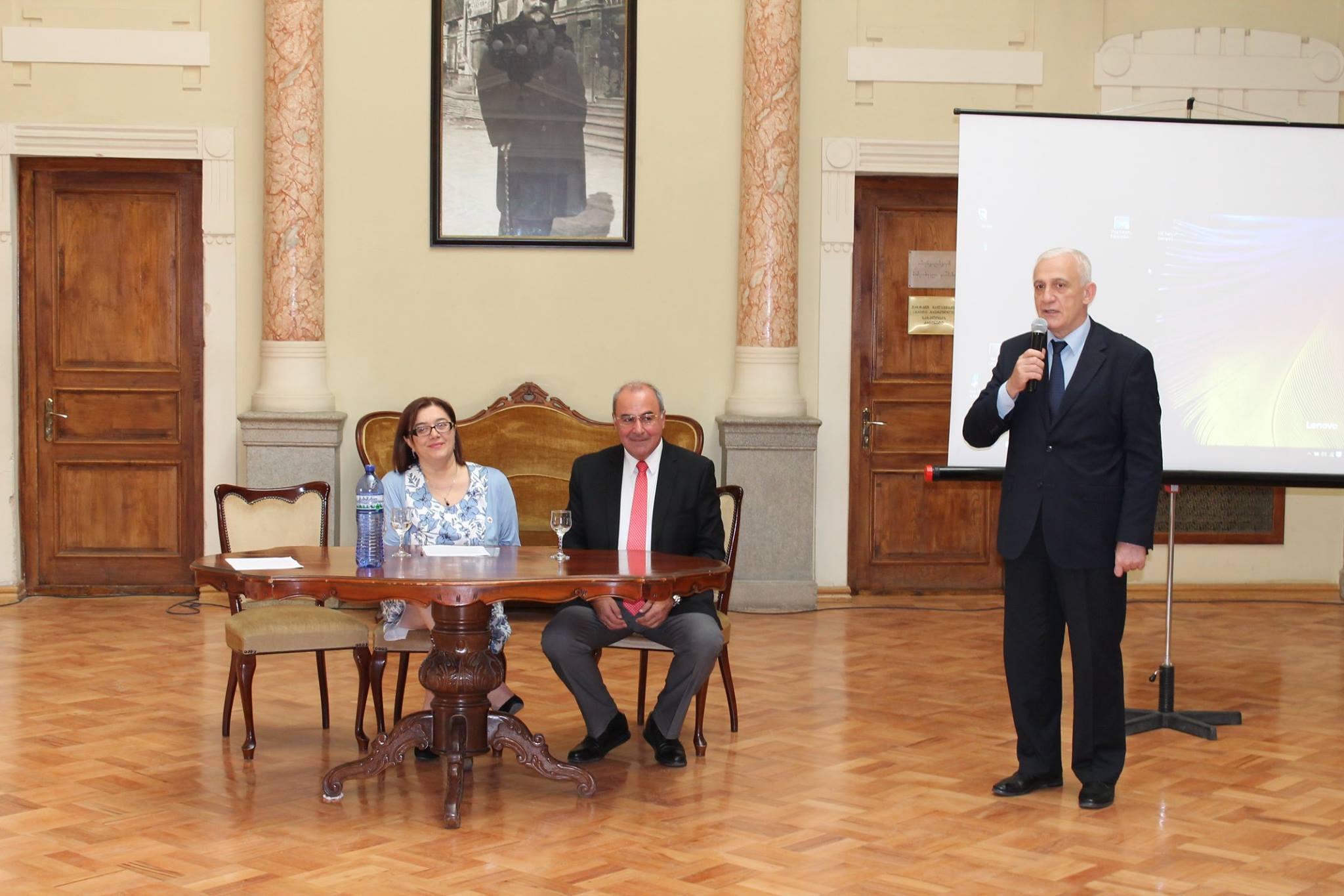 სახელმწიფო ენის დეპარტამენტის წარმომადგენლები და თავმჯდომარე საერთაშორისო სიმპოზიუ ... 