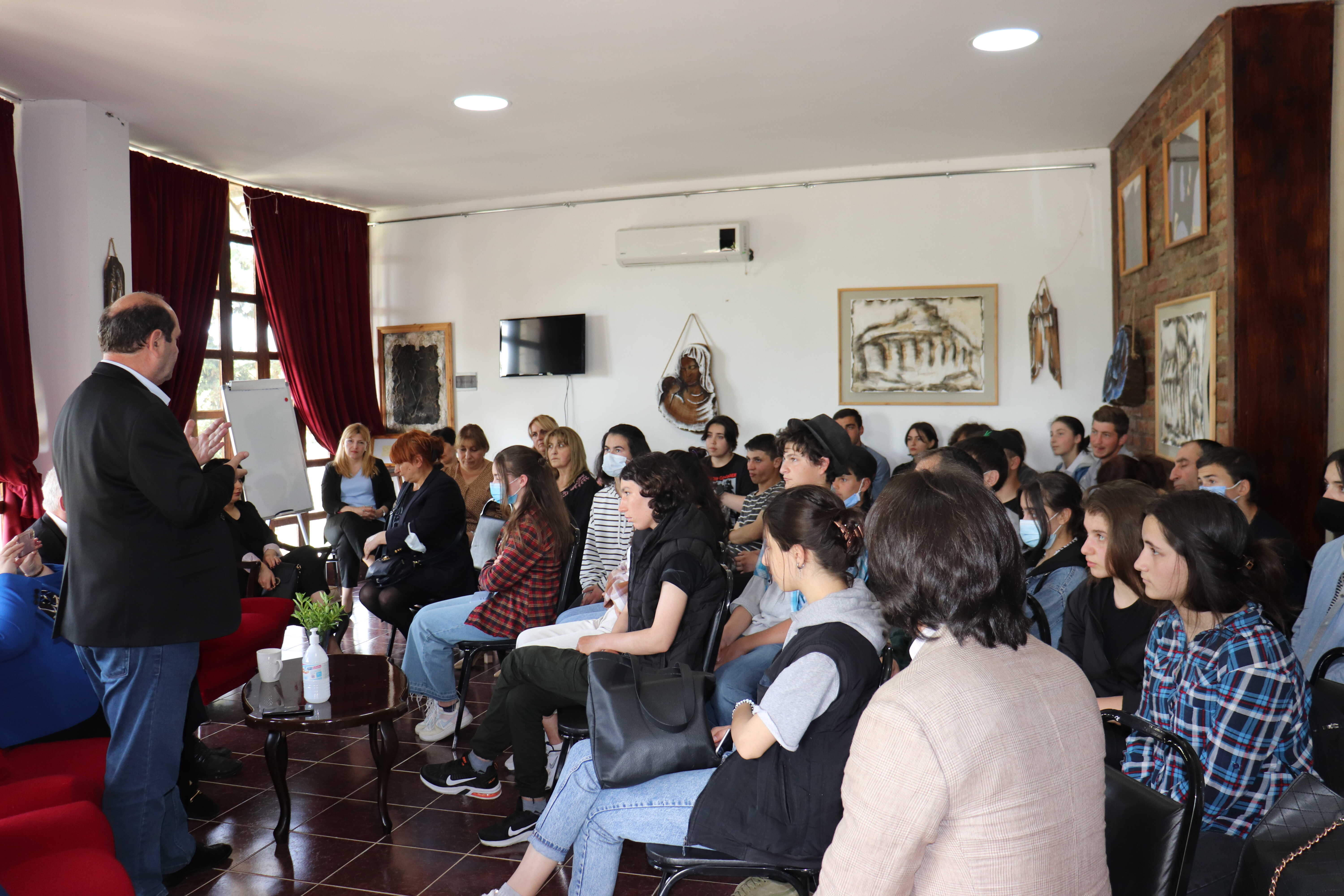 საჯარო ლექცია კაჭრეთის კოლეჯ „აისში“