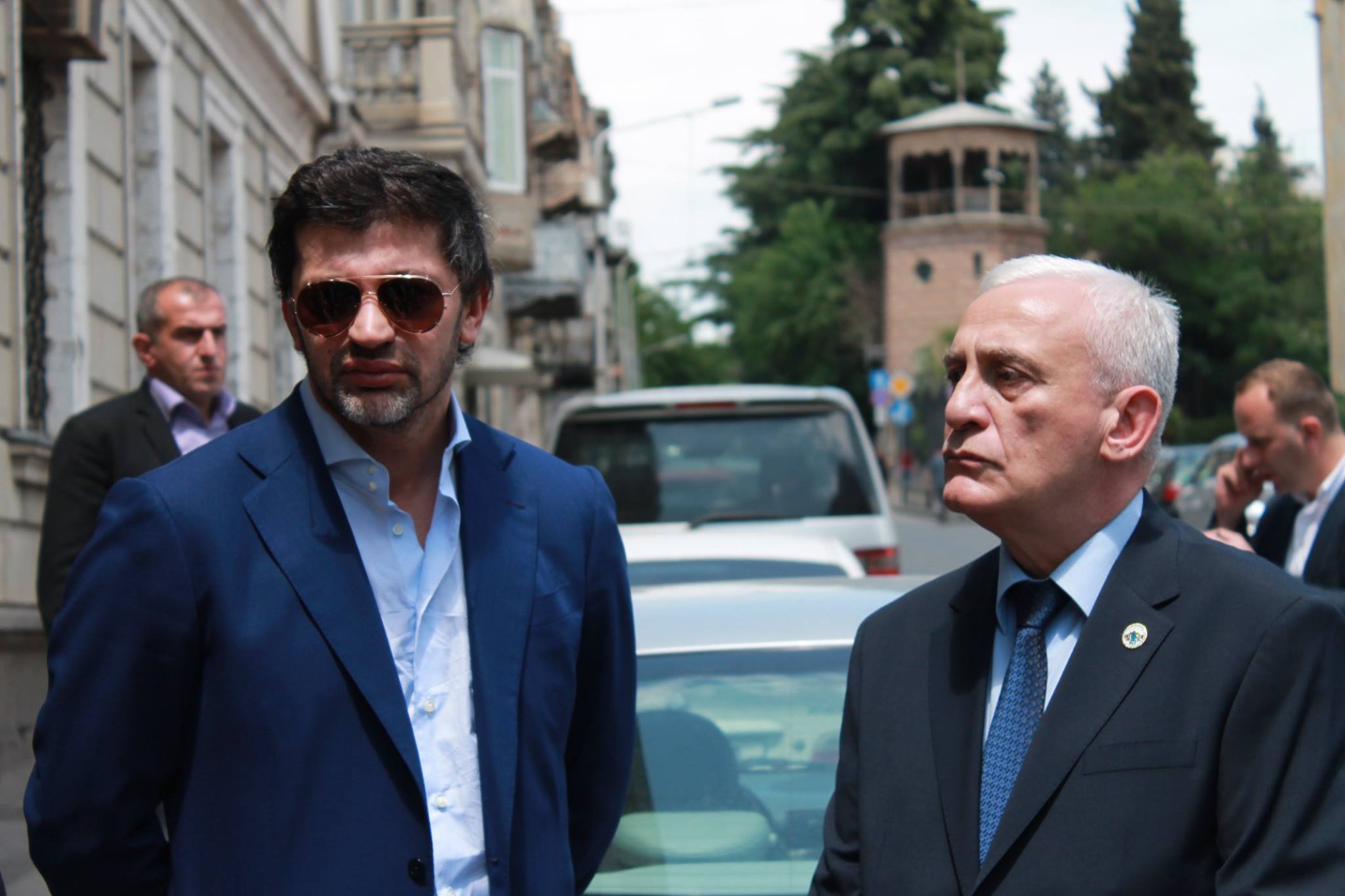 ხელნაკეთი აბრების განთავსება